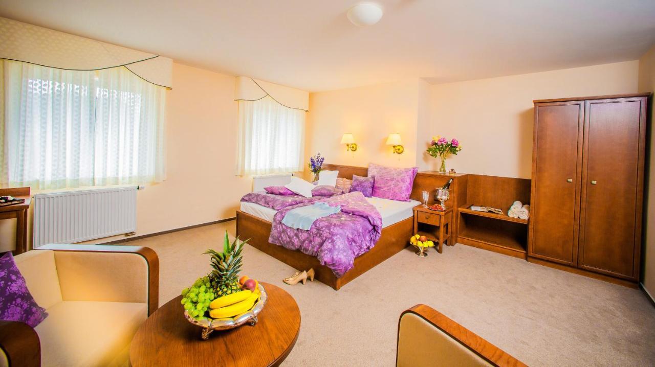 Manor House Hotel Broumov Ngoại thất bức ảnh
