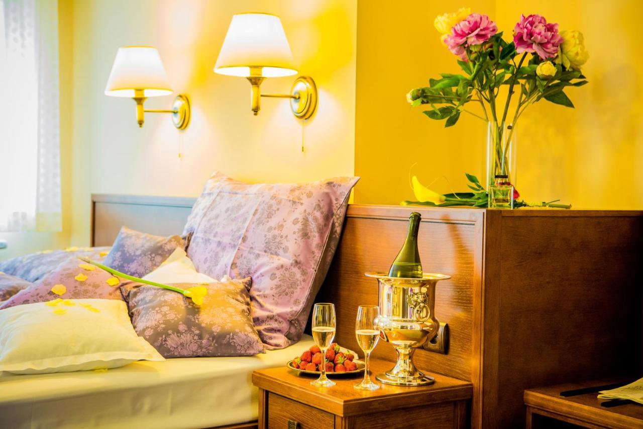Manor House Hotel Broumov Ngoại thất bức ảnh