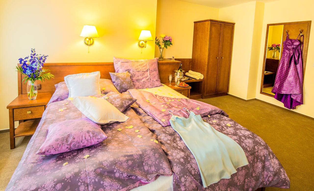 Manor House Hotel Broumov Ngoại thất bức ảnh
