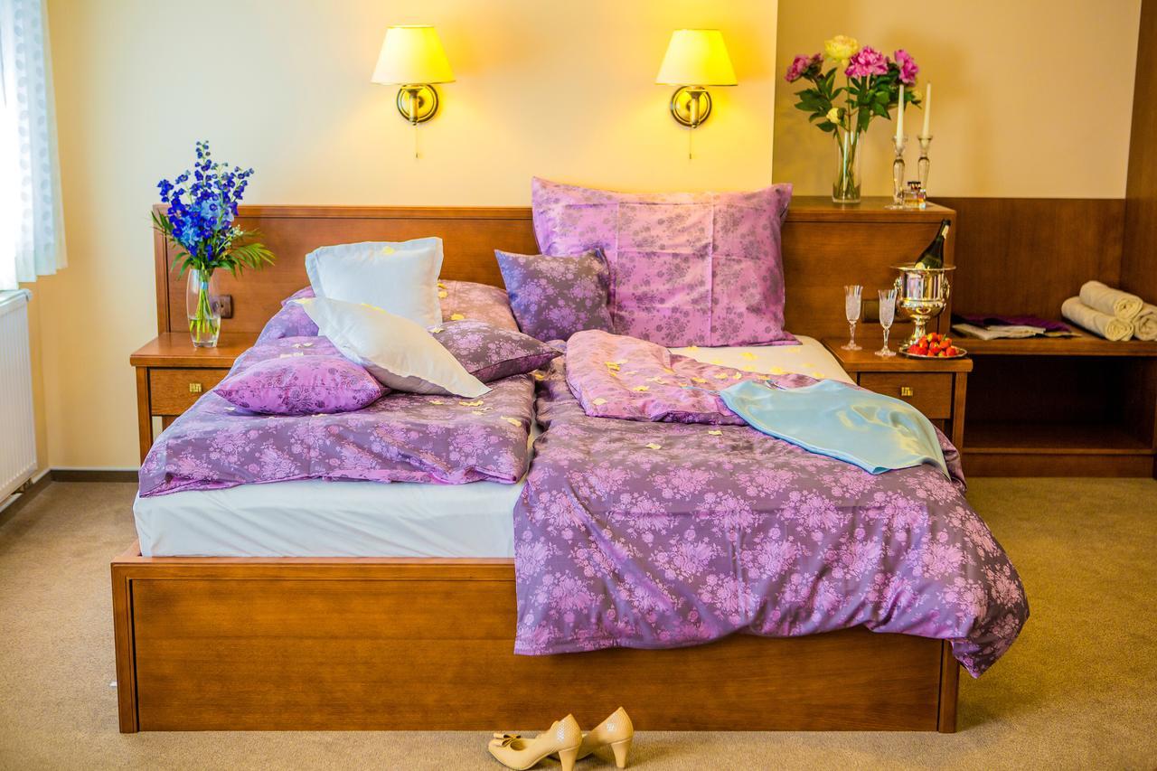 Manor House Hotel Broumov Ngoại thất bức ảnh